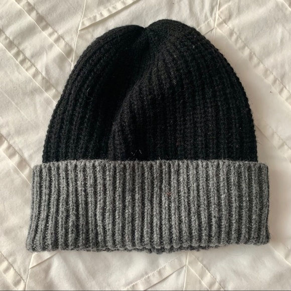 Gap Black and Grey Beanie - Picture 2 of 3